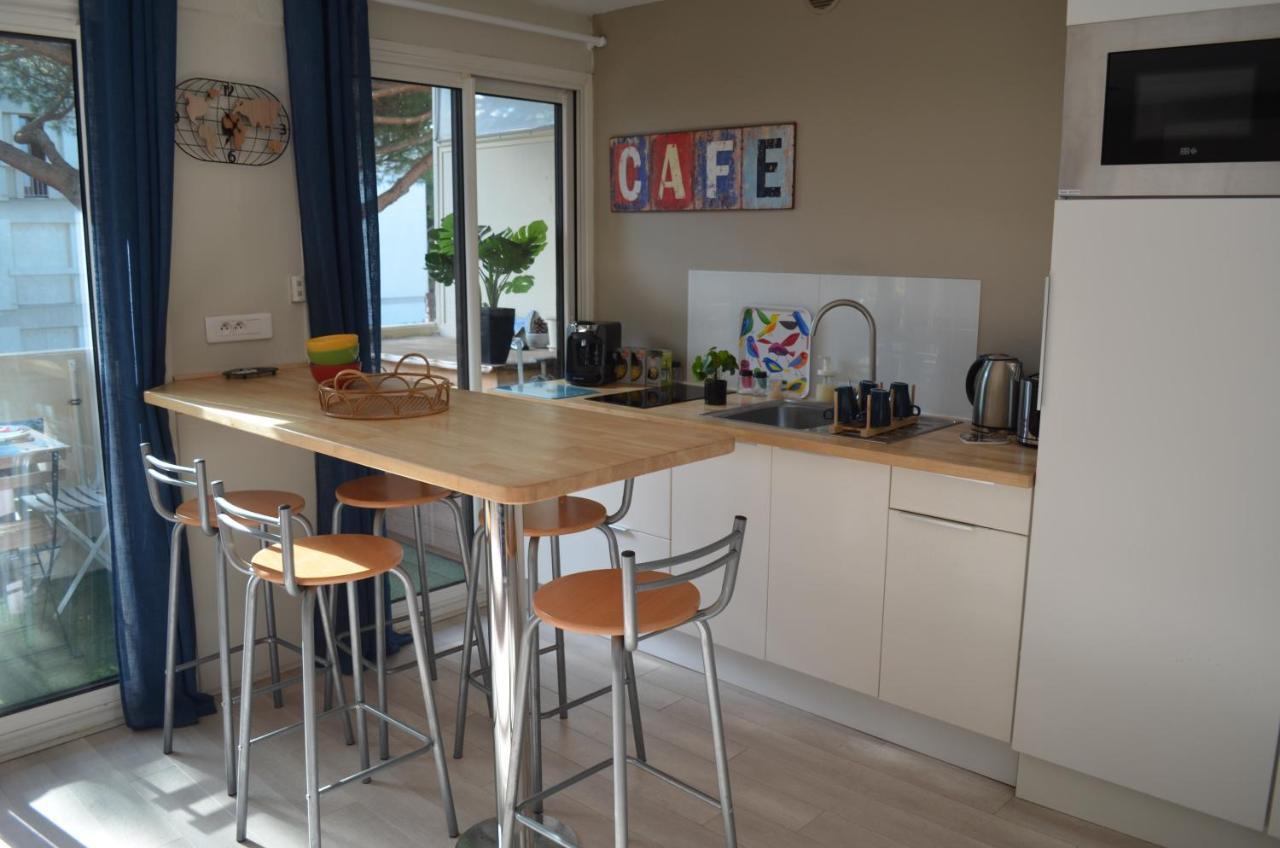 Charmant Appartement A 350M De La Plage Et Du Port Fréjus Exterior foto