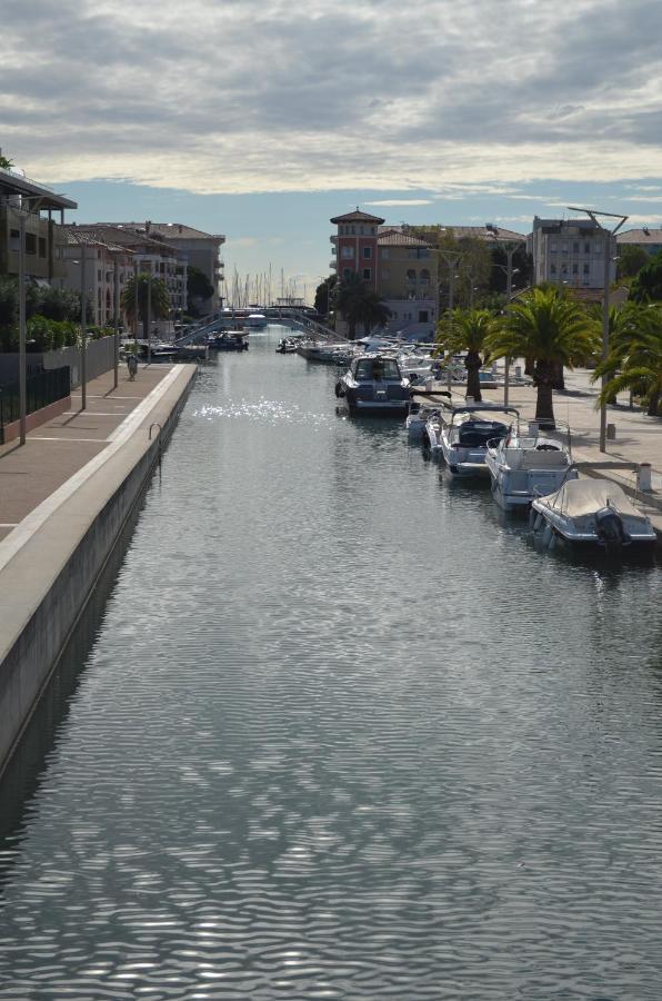 Charmant Appartement A 350M De La Plage Et Du Port Fréjus Exterior foto