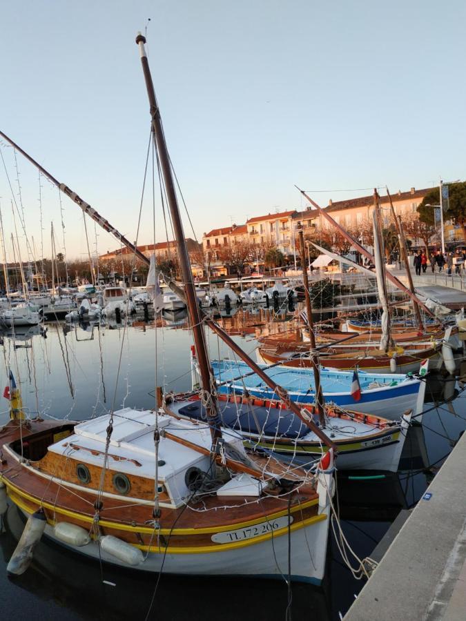 Charmant Appartement A 350M De La Plage Et Du Port Fréjus Exterior foto