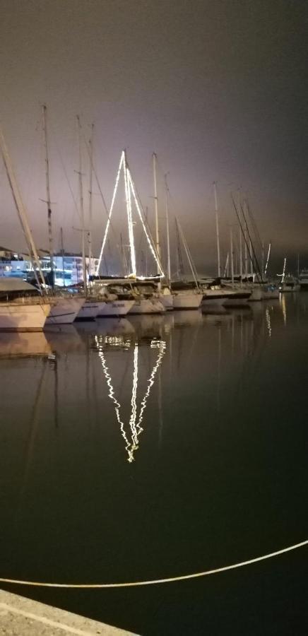 Charmant Appartement A 350M De La Plage Et Du Port Fréjus Exterior foto